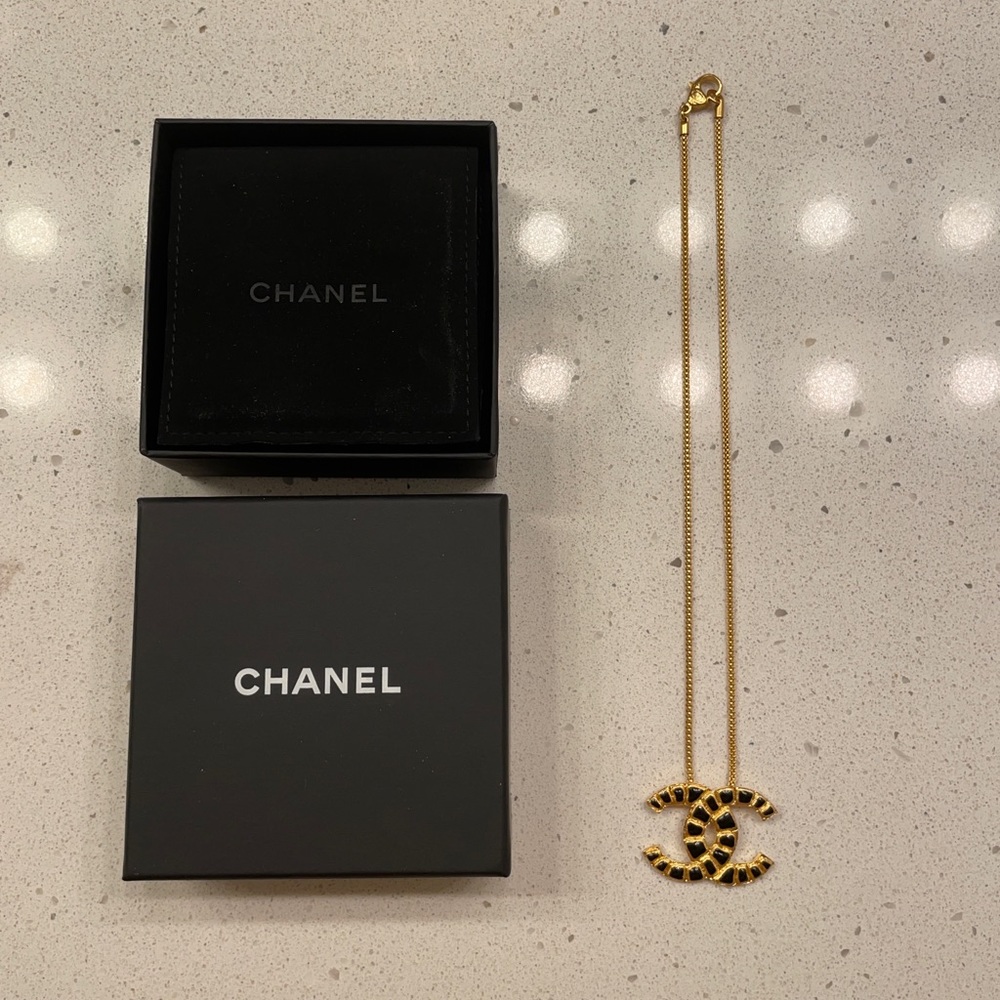 Chanel vintage look double CC fanc gold necklace